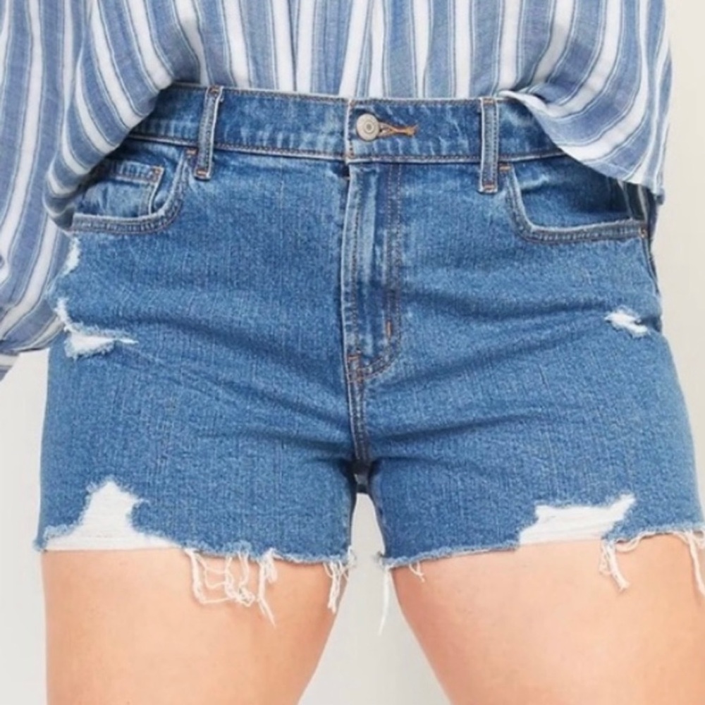 Old Navy Boyfriend Mid Rise Distressed Jean Shorts
